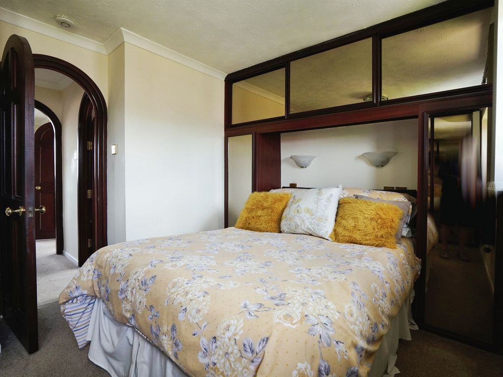 1 bed maisonette for sale in Mountbatten Close, Stretton, Burton-On-Trent DE13, £100,000