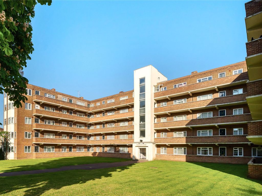 2 bed flat for sale in Anerley Park, London SE20, £325,000