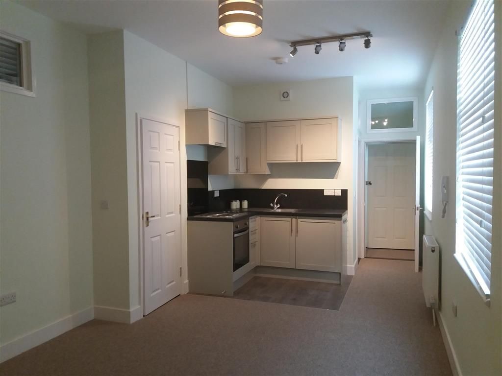 1 bed flat for sale in Kingston Road, Portsmouth, Hampshire PO2, £130,000