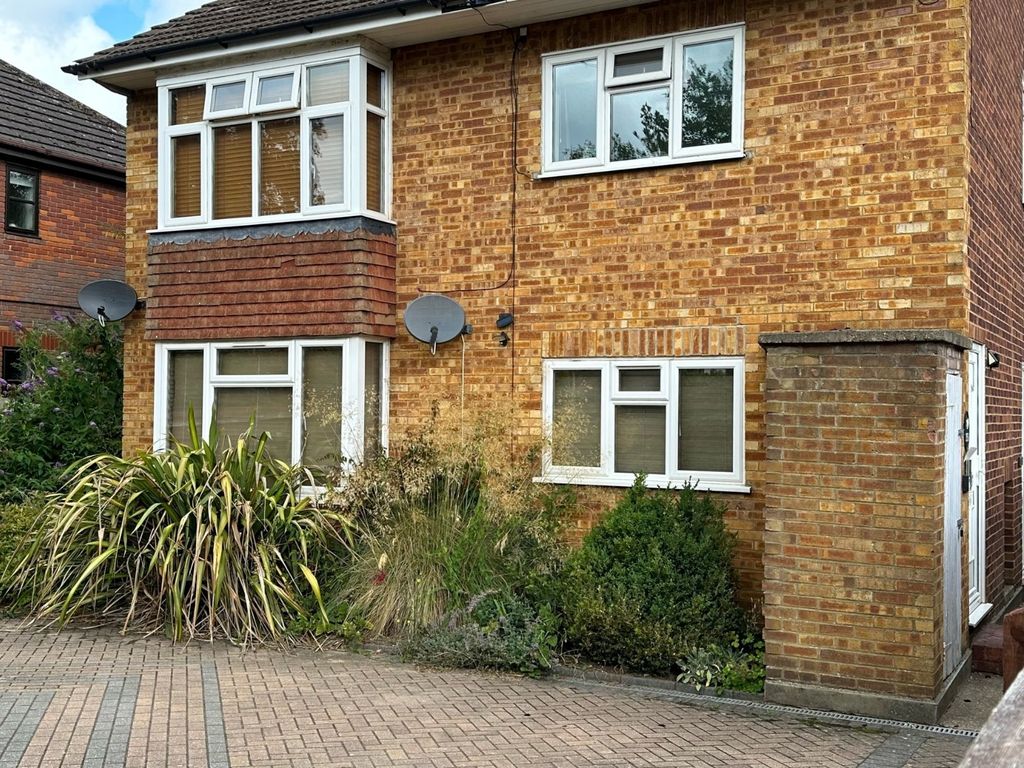 2 bed maisonette for sale in Maxwell Road, Beaconsfield HP9, £339,950