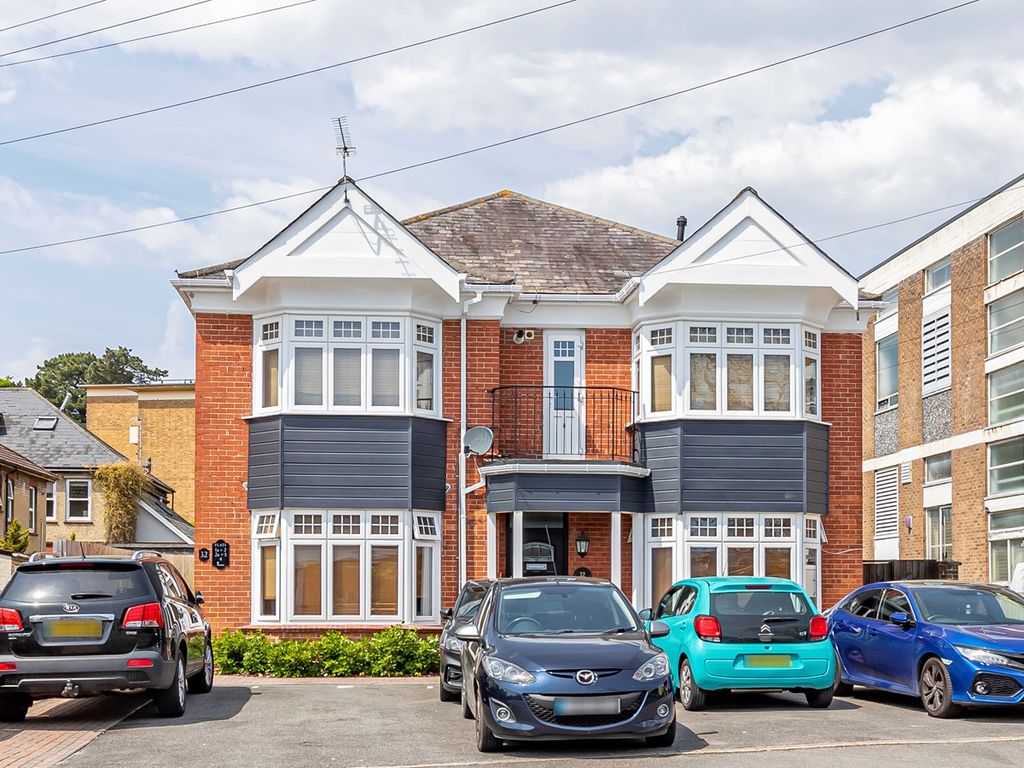 2 bed flat for sale in Alumhurst Road, Bournemouth BH4, £250,000