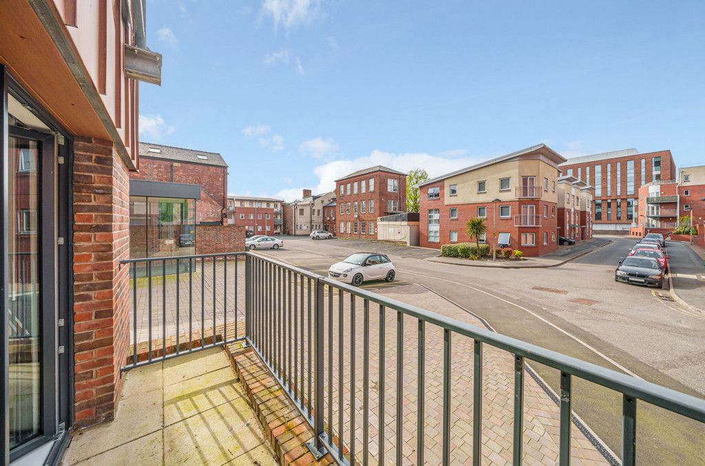 1 bed flat for sale in Robinson Way, Chester, Cheshire CH1, £165,000