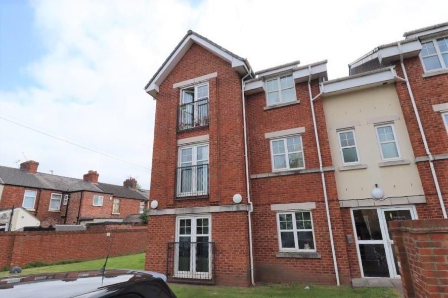 2 bed flat for sale in Dale Way, Crewe CW1, £100,000