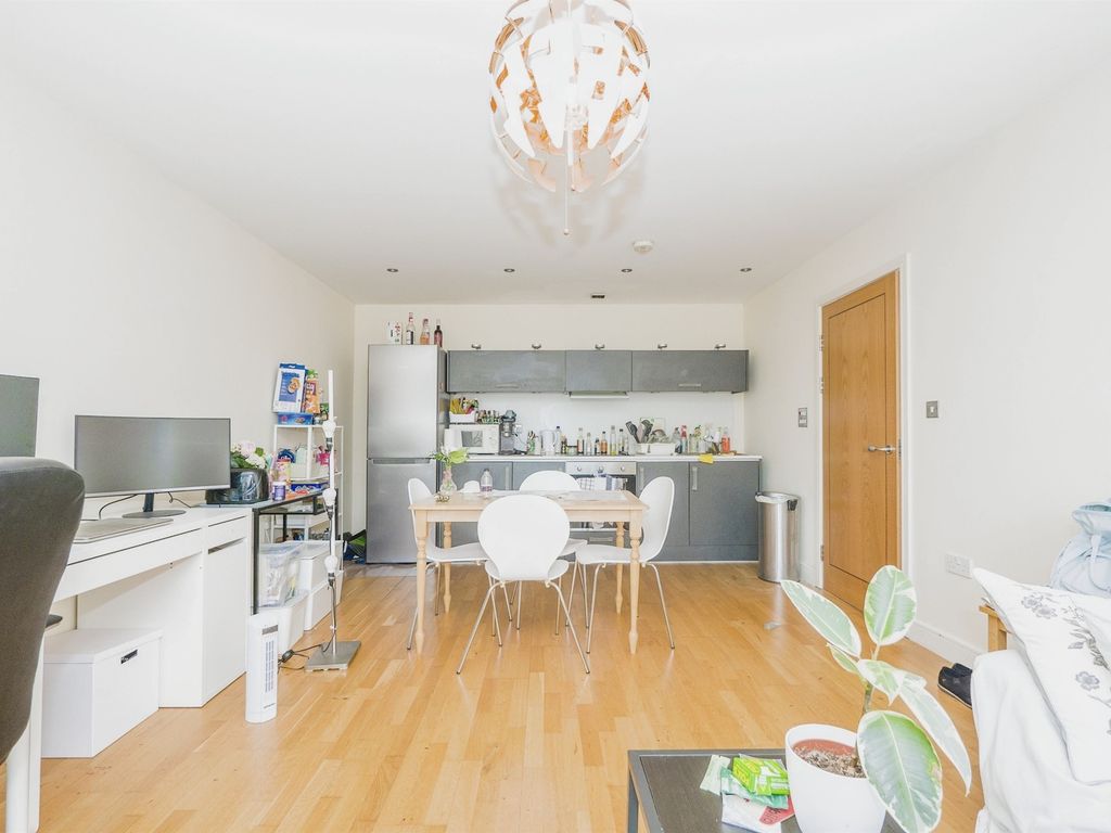 1 bed flat for sale in Bute Terrace, Cardiff CF10, £160,000