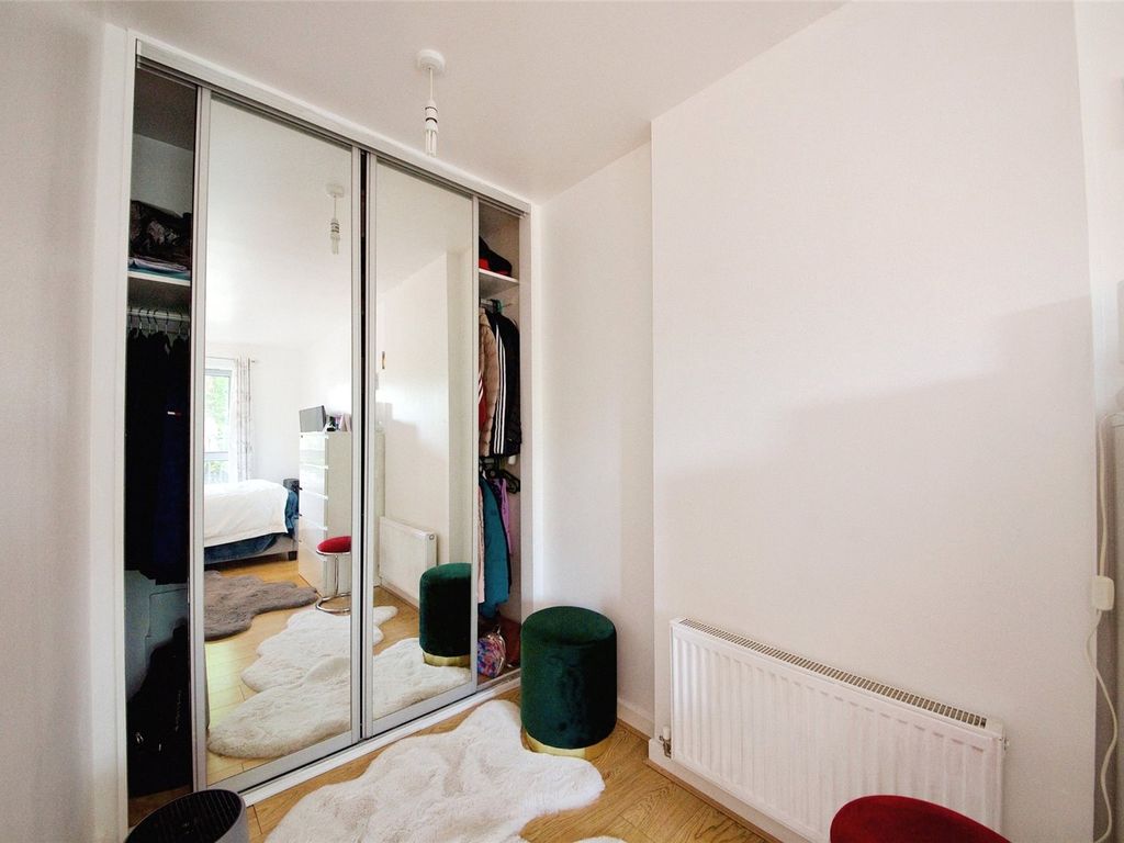 1 bed flat for sale in Main Avenue, Enfield EN1, £235,000