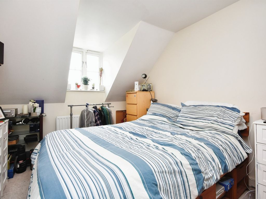 1 bed flat for sale in Hart Street, Brentwood CM14, £220,000