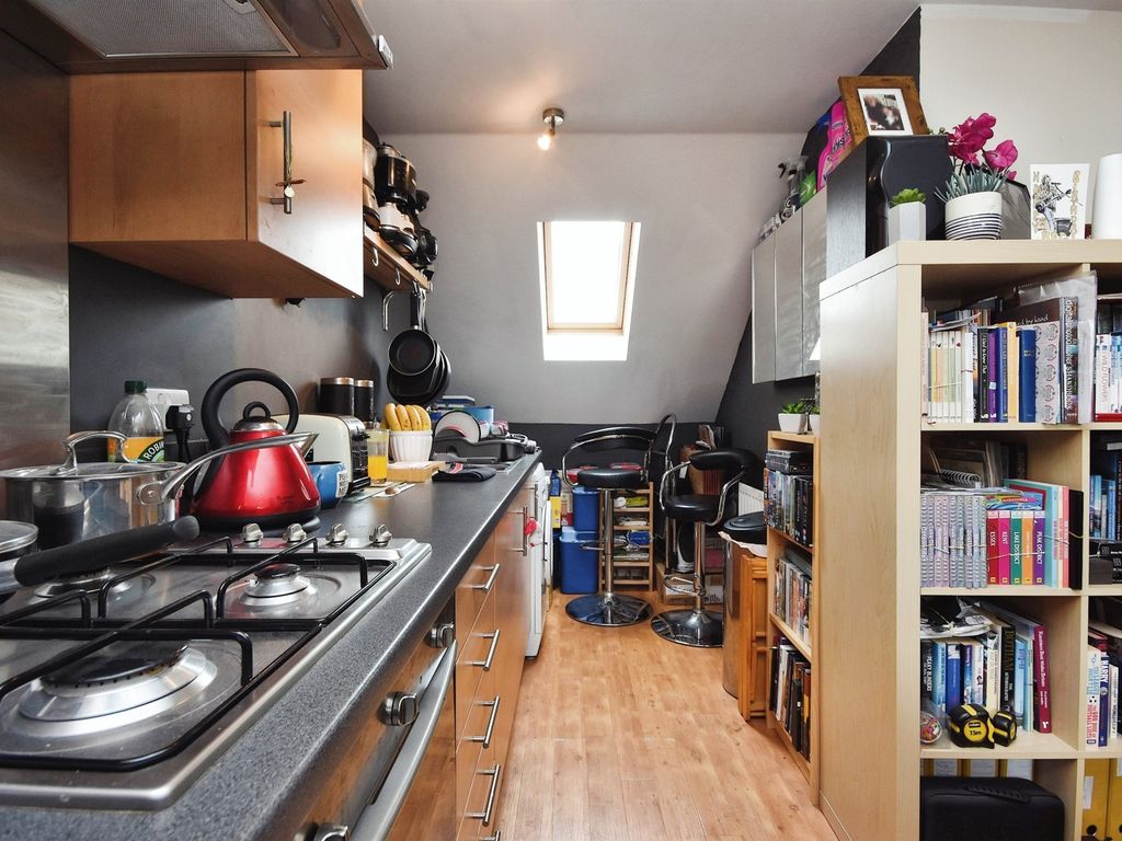 1 bed flat for sale in Hart Street, Brentwood CM14, £220,000