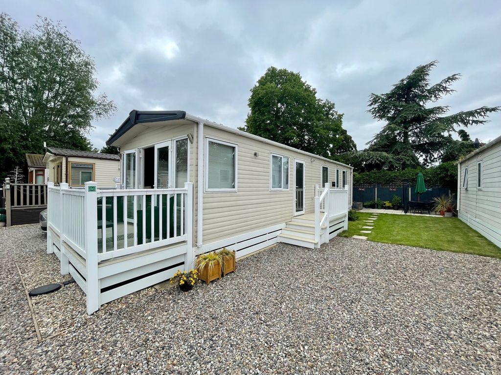 3 bed mobile/park home for sale in New River Bank, Littleport, Ely CB7, £45,000