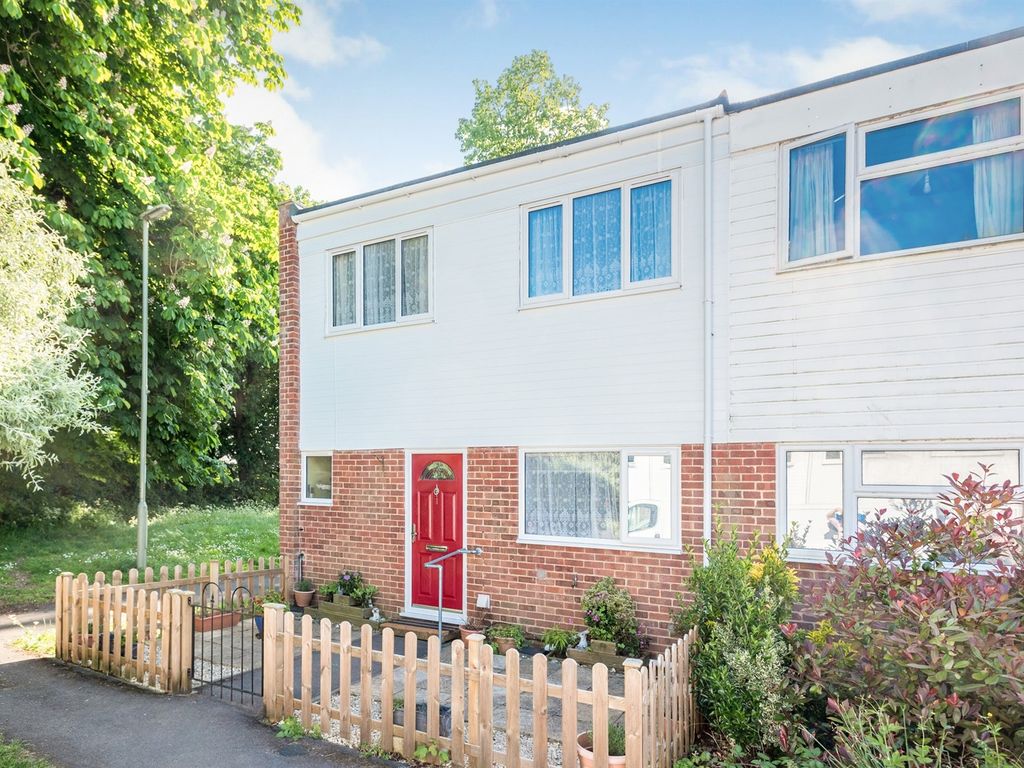 2 bed end terrace house for sale in Severn Way, Basingstoke RG21, £260,000