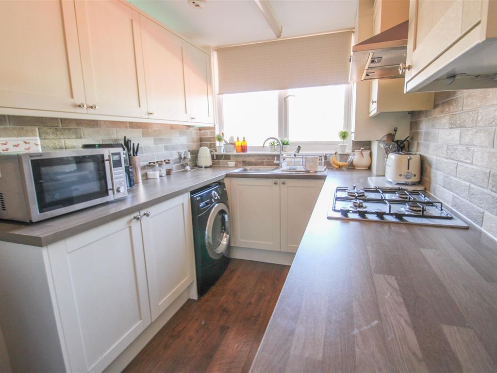 1 bed flat for sale in Moorfield, Harlow CM18, £160,000