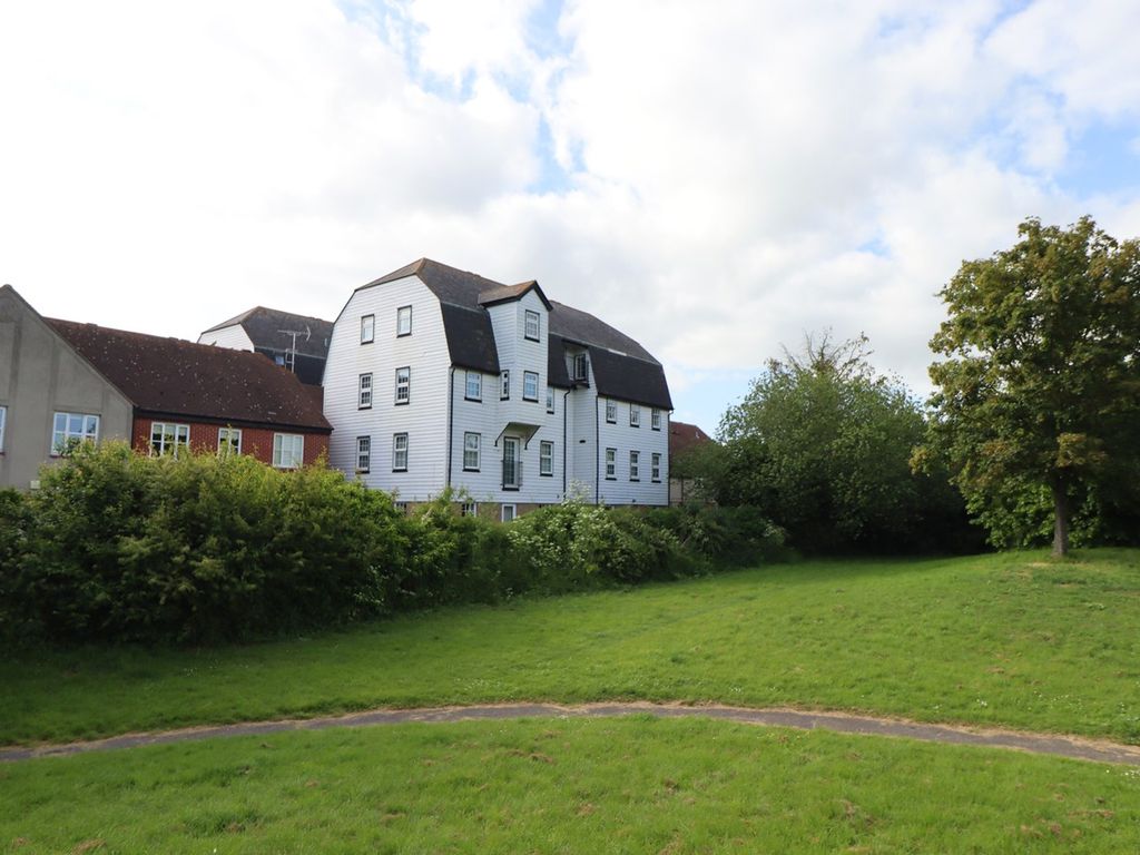 2 bed property for sale in The Garners, Rochford SS4, £180,000