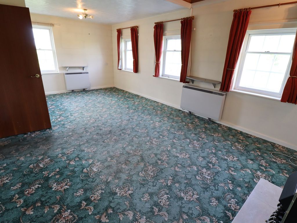 2 bed property for sale in The Garners, Rochford SS4, £180,000