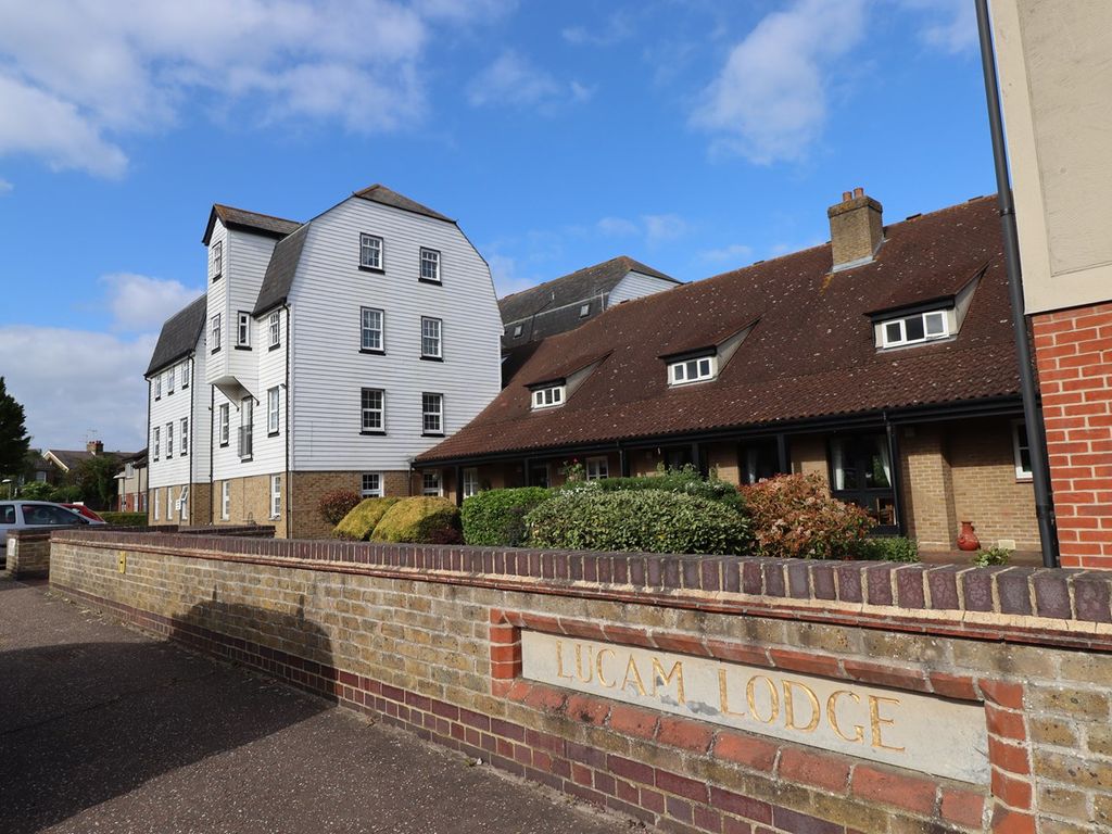 2 bed property for sale in The Garners, Rochford SS4, £180,000