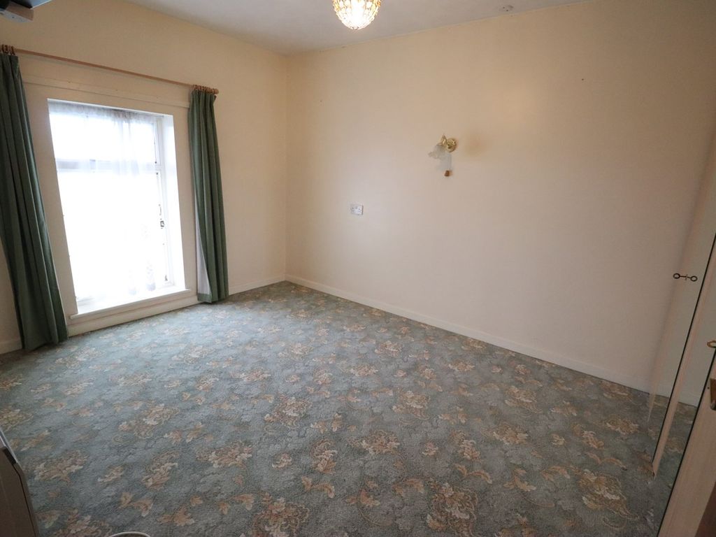 2 bed property for sale in The Garners, Rochford SS4, £180,000