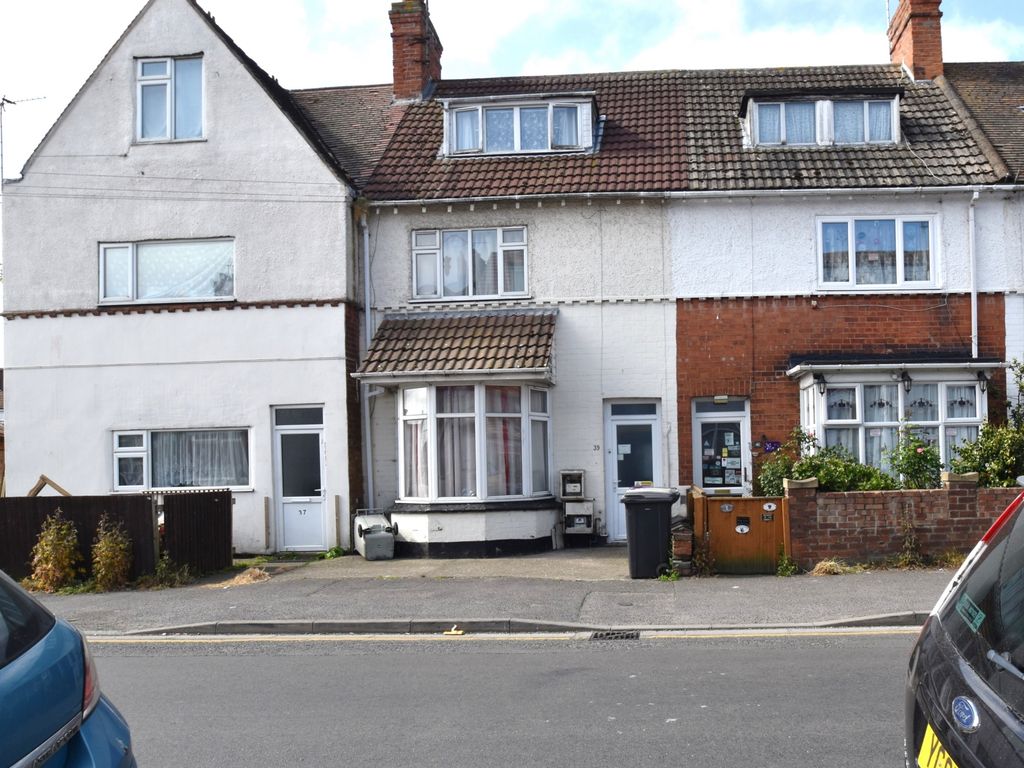 6 bed terraced house for sale in Grosvenor Road, Skegness PE25, £225,000