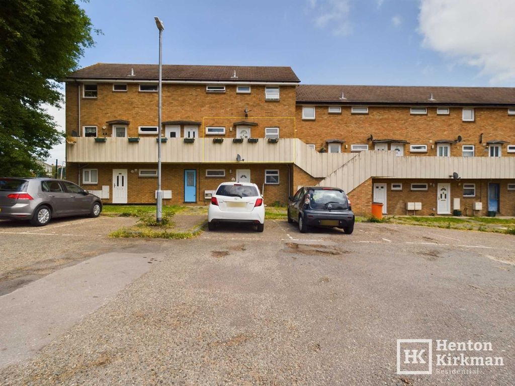 1 bed flat for sale in Selworthy Close, Billericay CM11, £150,000