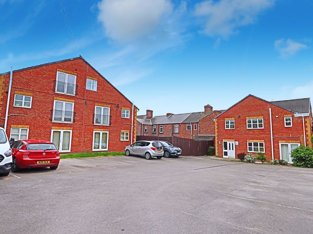 2 bed flat for sale in Hampton Court, Darfield, Barnsley S73, £70,000