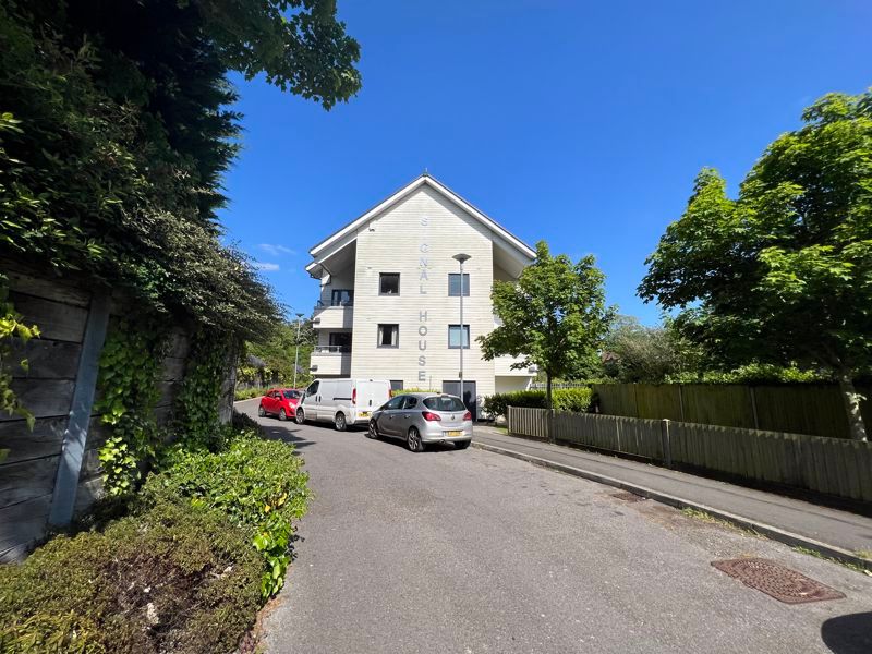 2 bed flat for sale in Signal House, Bitter End, Dorchester DT1, £80,000