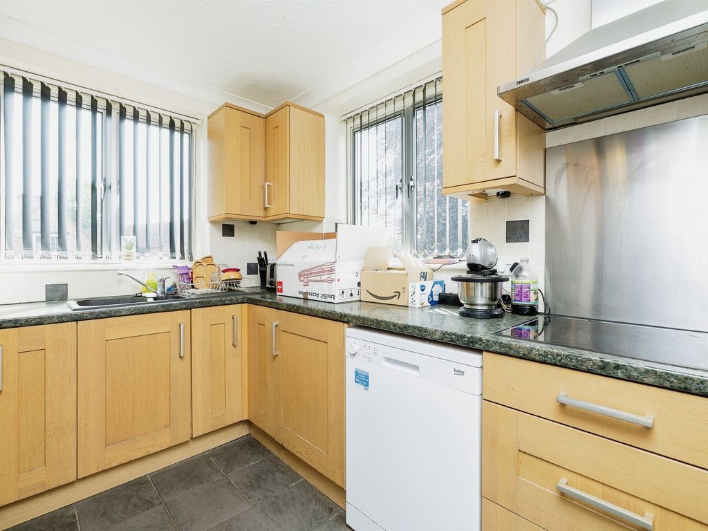 3 bed end terrace house for sale in Bourton Road, Buckingham MK18, £325,000