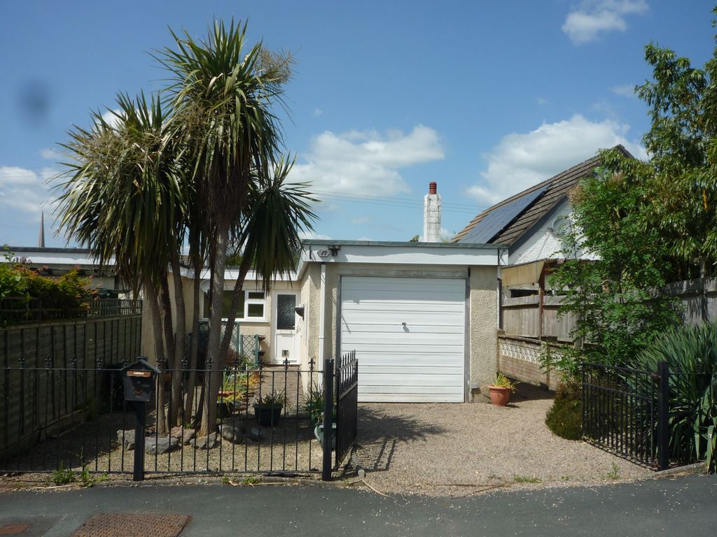 2 bed bungalow for sale in Crossways, Peterchurch, Hereford HR2, £150,000