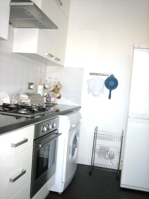 1 bed flat for sale in Cricklewood Broadway, London NW2, £210,000