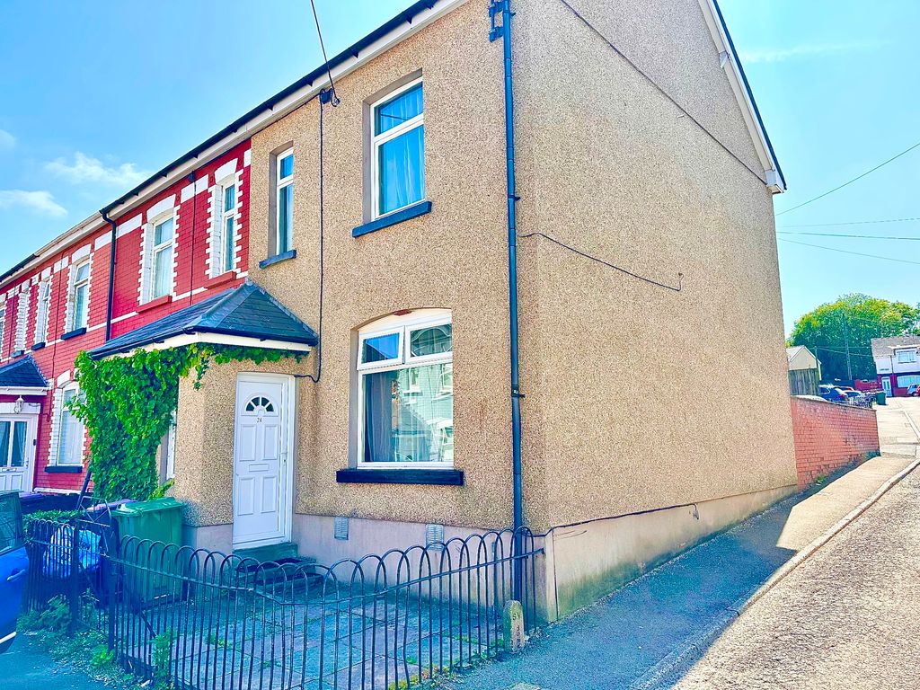 2 bed end terrace house for sale in King Street, Pontypool NP4, £144,950
