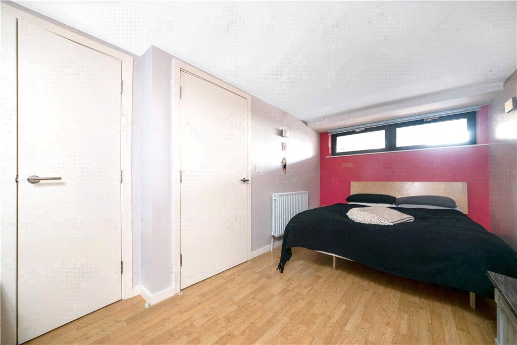 1 bed flat for sale in Cowley Road, Shepherds Bush, London W3, £198,000