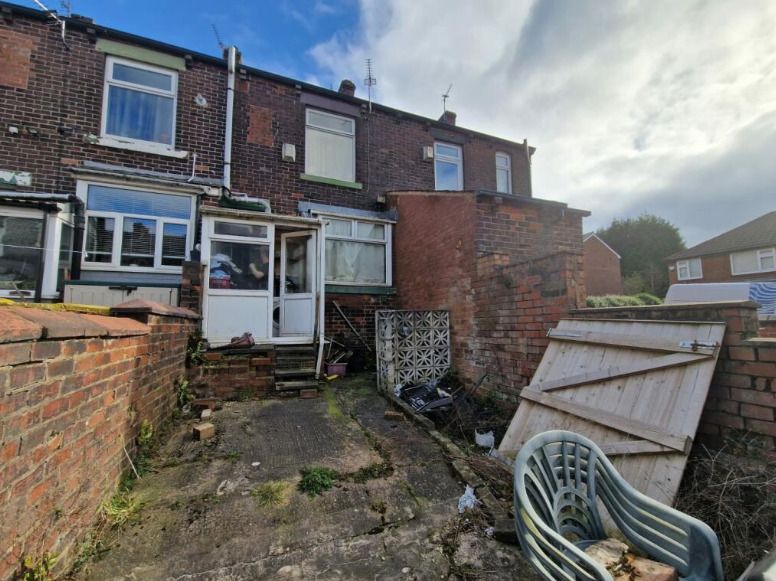 3 bed terraced house for sale in Oaklands Drive, Oldham OL2, £129,950