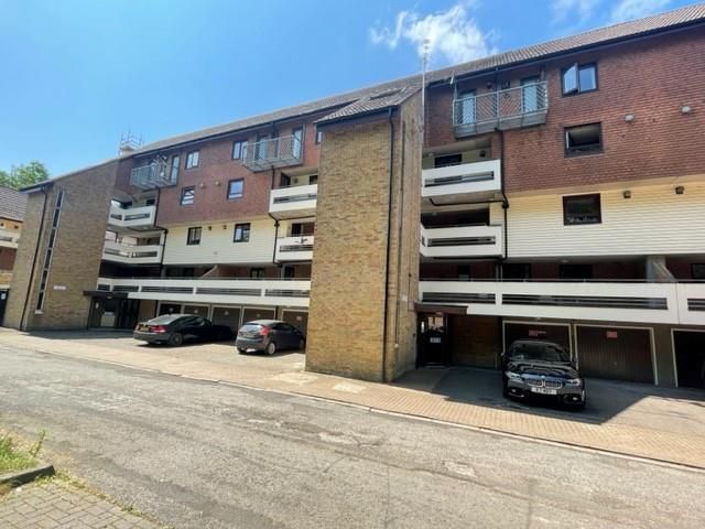 1 bed flat for sale in Kingsway Gardens, Andover SP10, £90,000