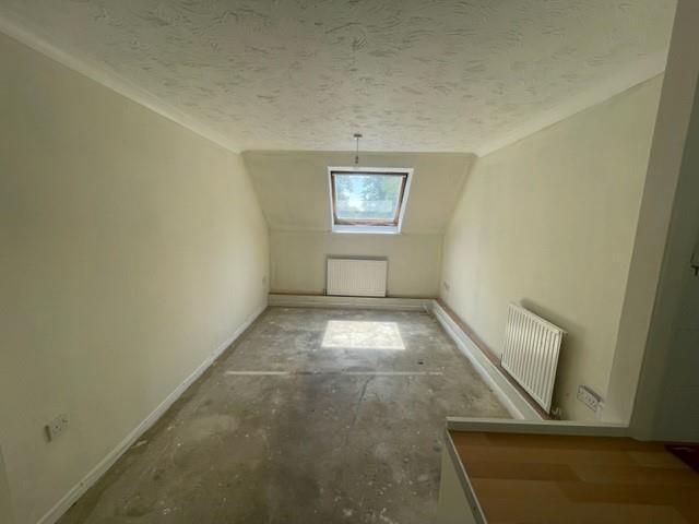 1 bed flat for sale in Kingsway Gardens, Andover SP10, £75,000