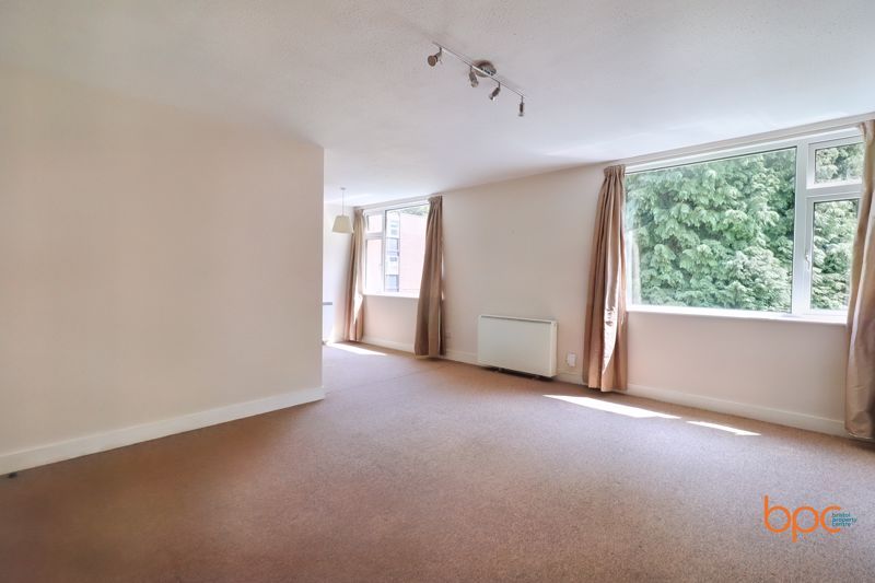 3 bed flat for sale in Westbury On Trym, Westacre Close BS10, £260,000