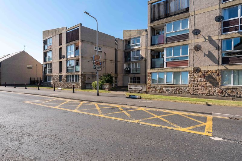 2 bed flat for sale in Newbigging, Musselburgh EH21, £145,000