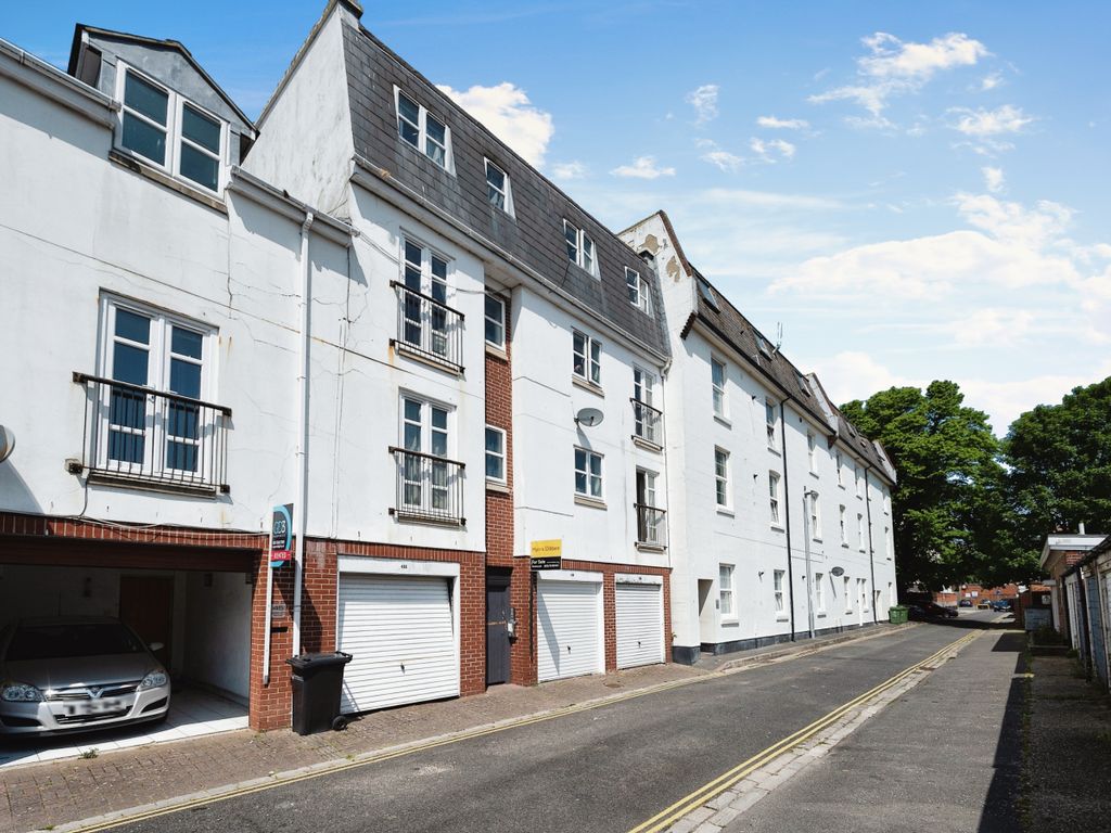 2 bed flat for sale in Lansdowne Street, Southsea, Hampshire PO5, £190,000