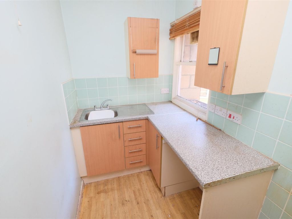2 bed flat for sale in Fountain Buildings, Bath BA1, £175,000