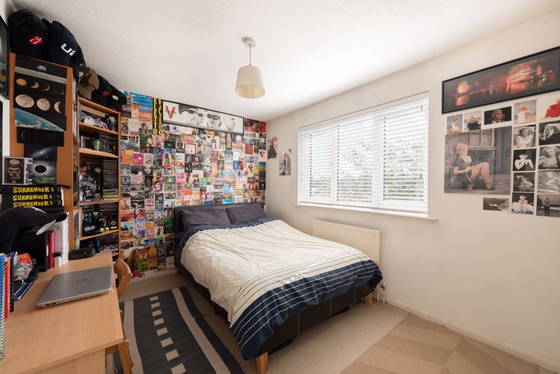 1 bed flat for sale in Chase Road, London N14, £300,000