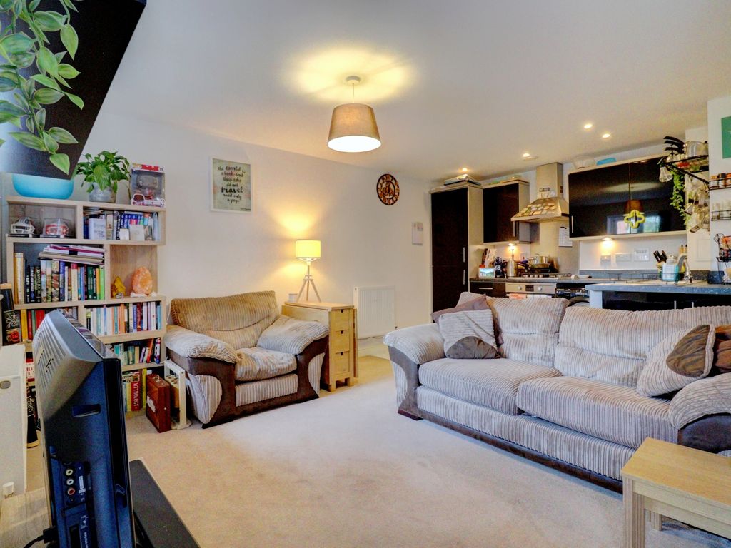 1 bed flat for sale in Grange House, Grange Drive, High Wycombe, Buckinghamshire HP13, £195,000