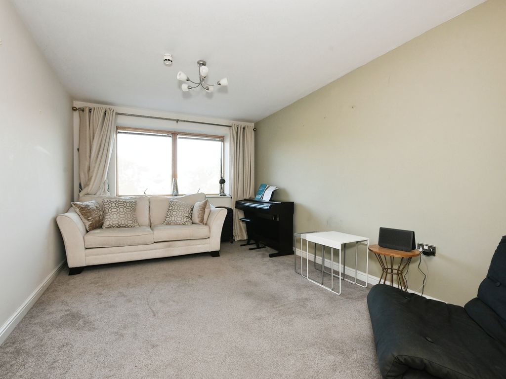 3 bed flat for sale in Camlough Walk, Chesterfield, Derbyshire S41, £140,000