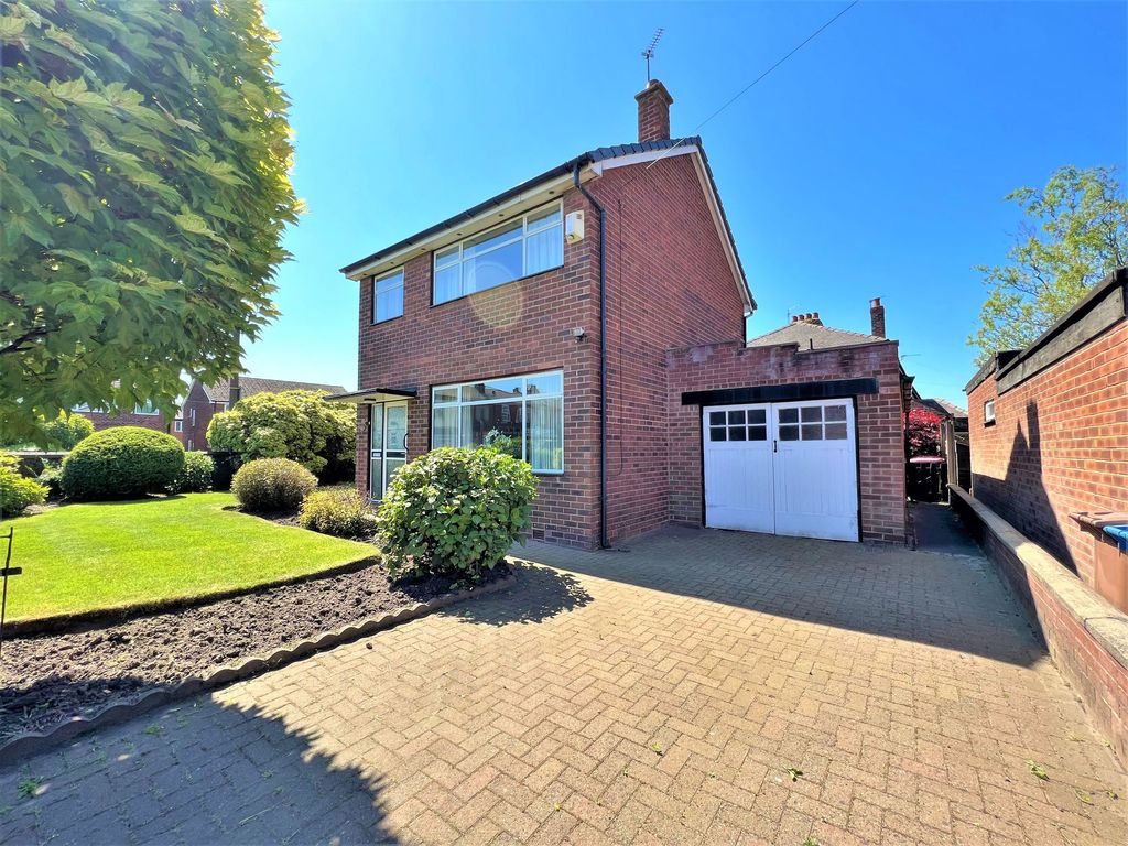 3 bed detached house for sale in Sealand Drive, Eccles M30, £230,000