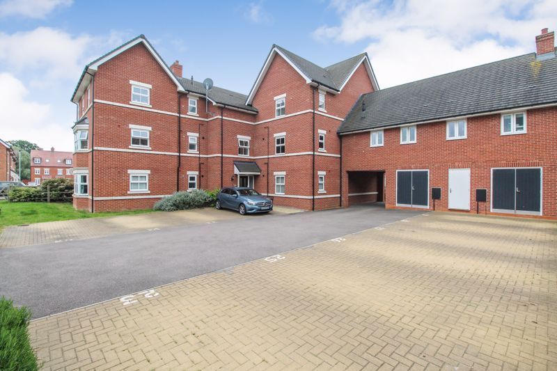 2 bed flat for sale in Martell Drive, Kempston MK42, £215,000