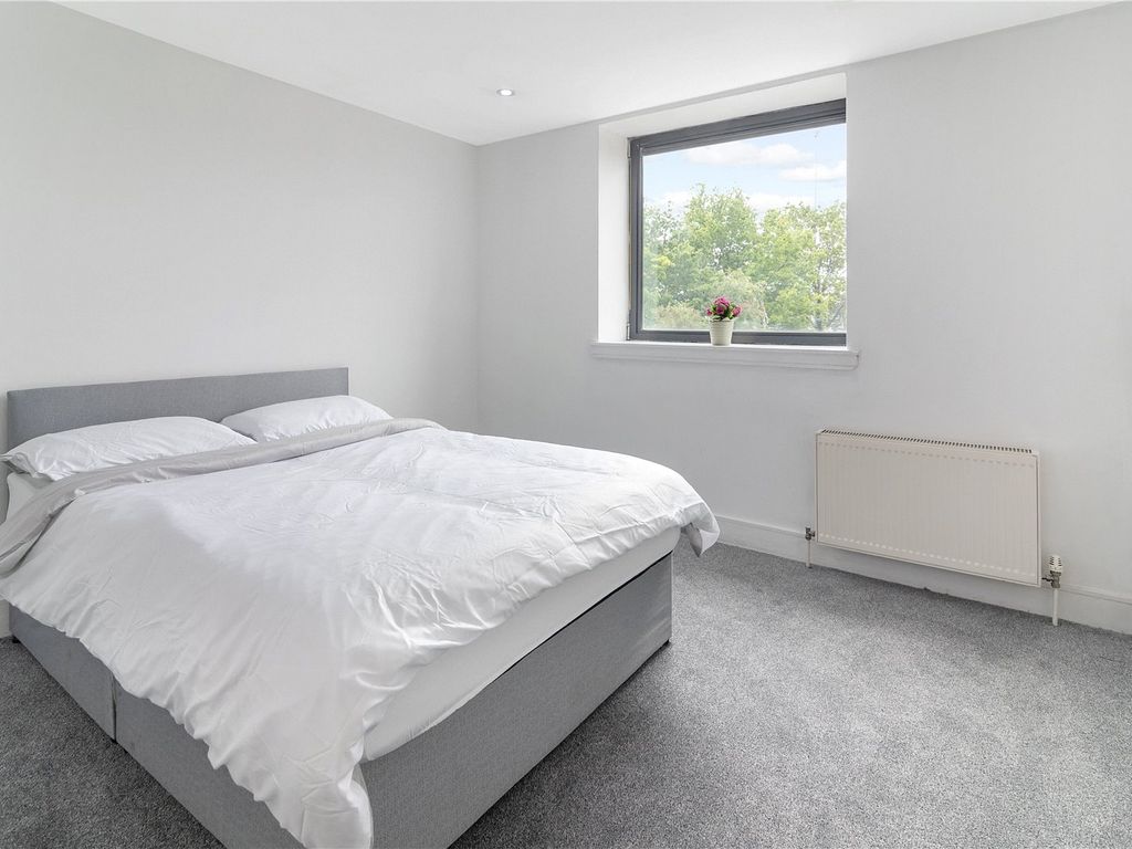 3 bed flat for sale in Carnoustie Street, Glasgow G5, £195,000