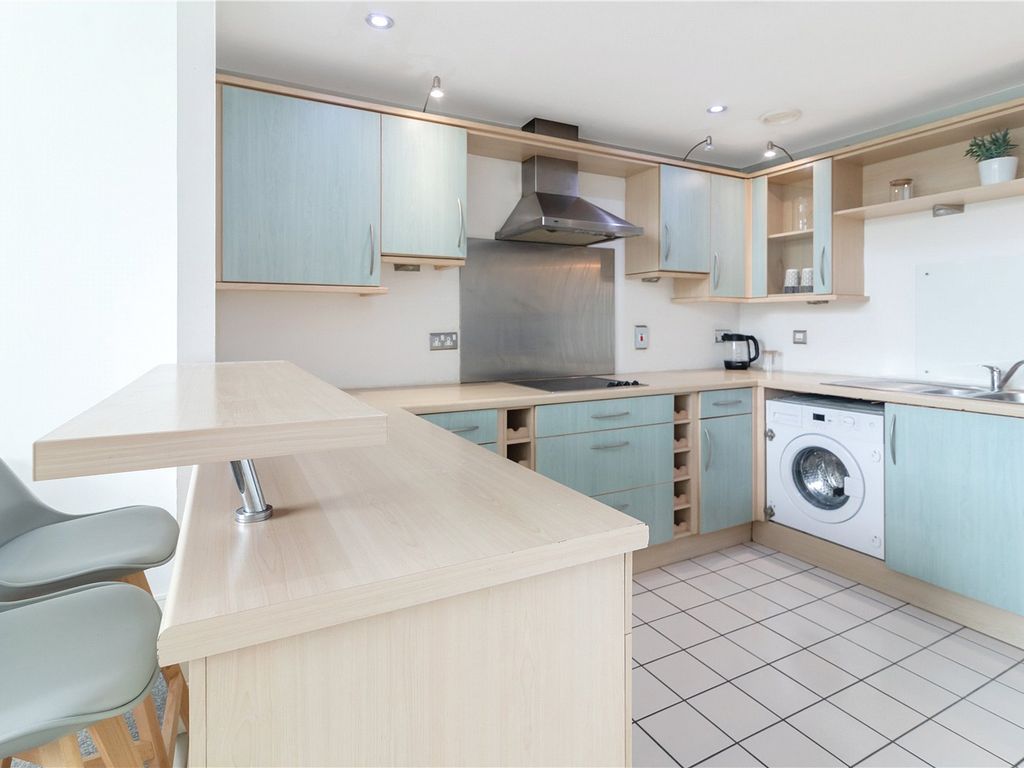 3 bed flat for sale in Carnoustie Street, Glasgow G5, £195,000