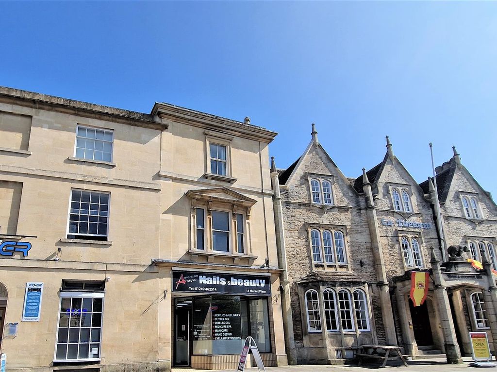 2 bed flat for sale in Market Place, Chippenham SN15, £135,000