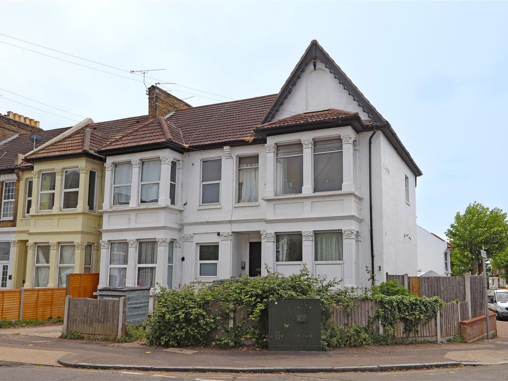 1 bed flat for sale in York Road, Southend-On-Sea SS1, £130,000