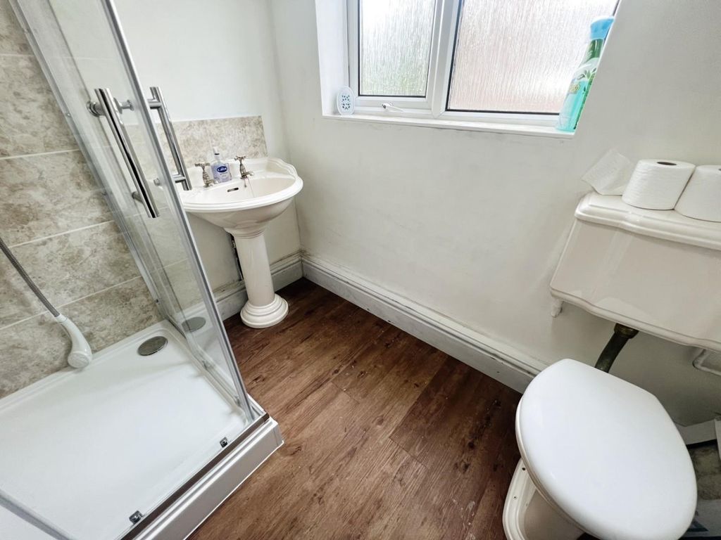 1 bed flat for sale in Richmond Drive, Leigh WN7, £55,000