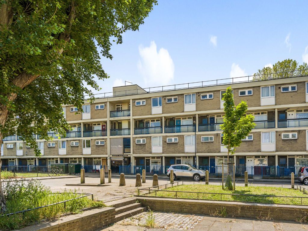 3 bed flat for sale in Dacca Street, London SE8, £325,000