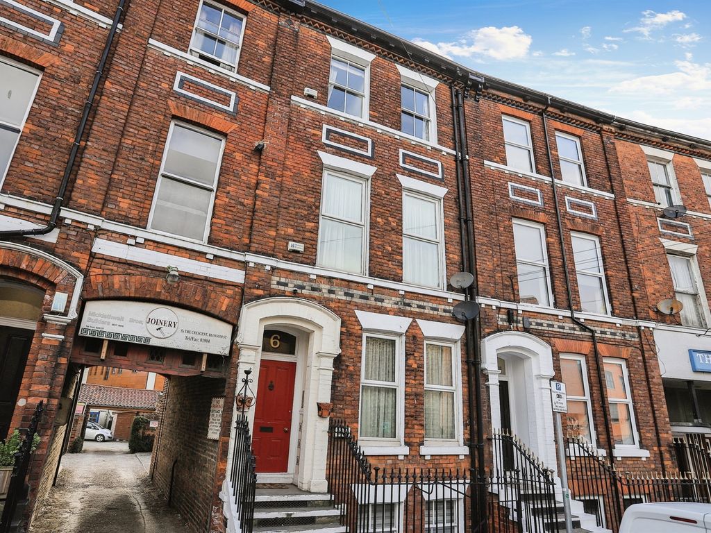 1 bed flat for sale in The Crescent, York YO24, £150,000