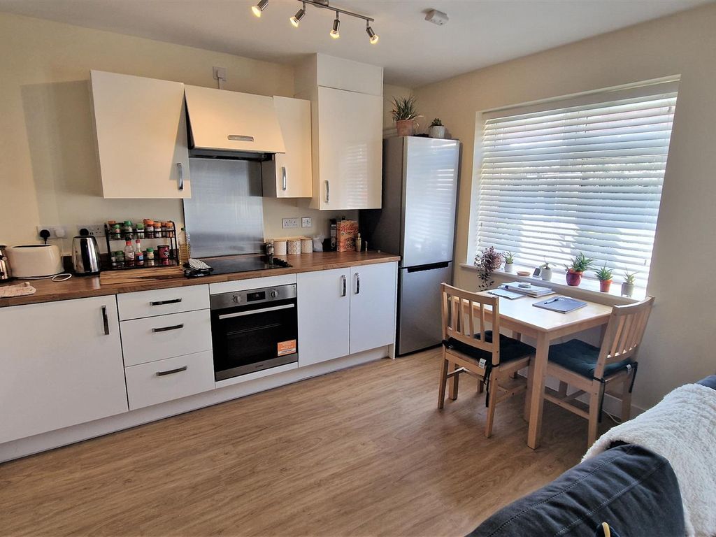 2 bed flat for sale in Westinghouse Park, Chippenham SN14, £185,000