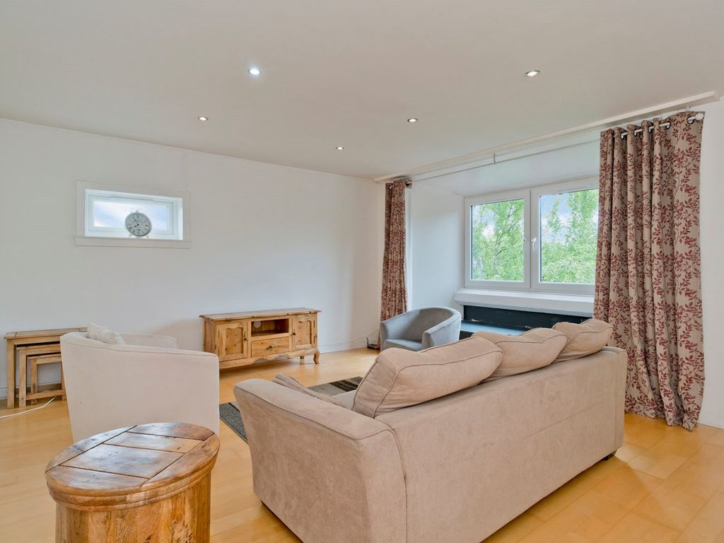 2 bed flat for sale in Blackthorn Court, Edinburgh EH4, £170,000