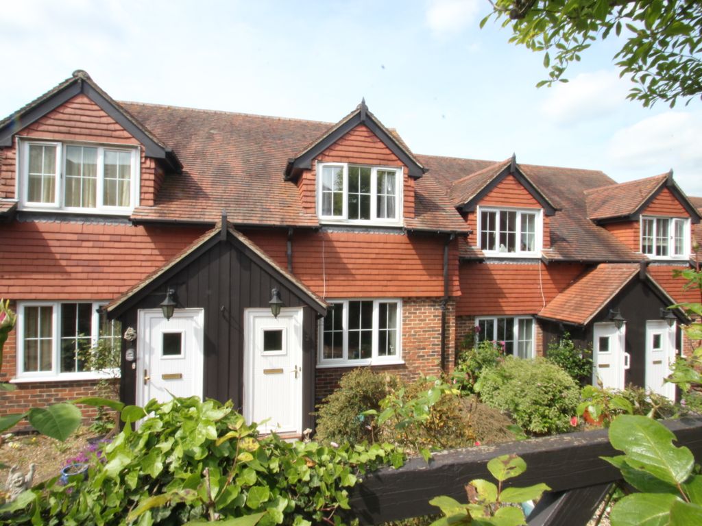 1 bed mews house for sale in Crown Mews, Hungerford RG17, £217,500