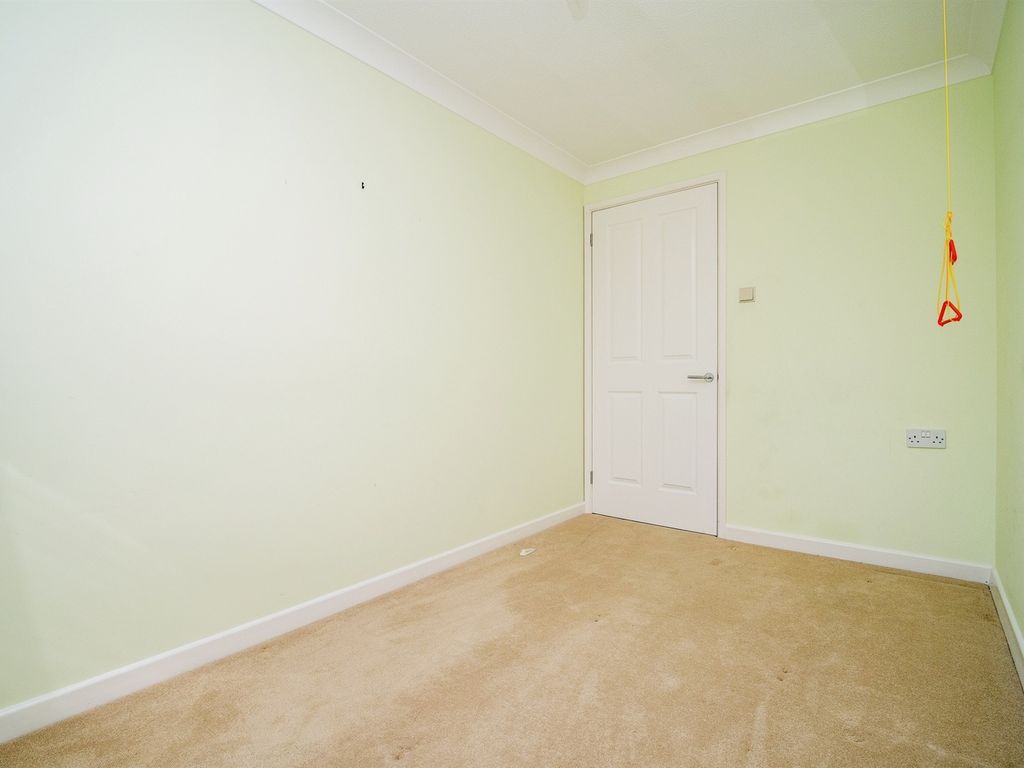 2 bed flat for sale in South Walks Road, Dorchester DT1, £170,000